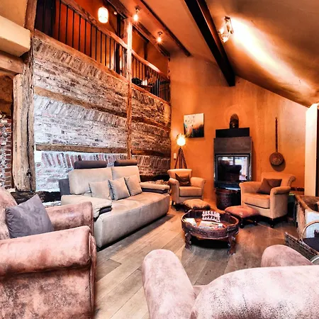 Relaxing Retreat Near Forests *