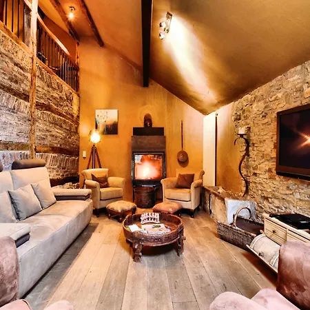 Relaxing Retreat Near Forests *