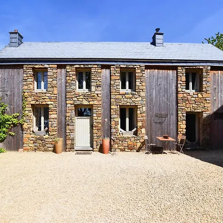 Relaxing Retreat Near Forests *