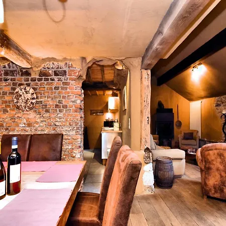 Relaxing Retreat Near Forests *